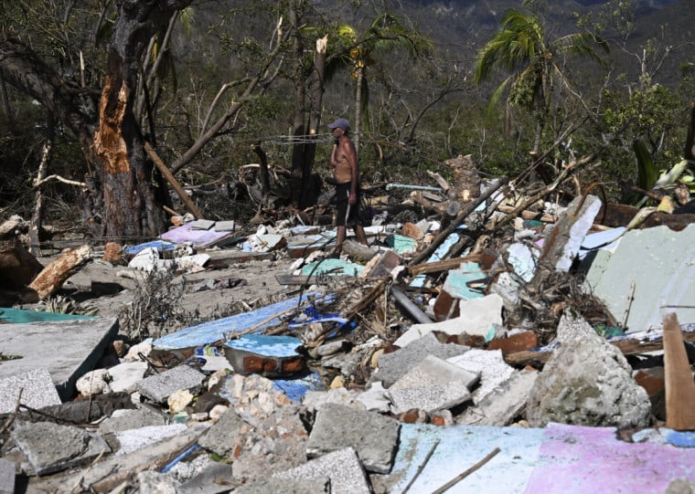 Melissa chegou a alcançar a categoria 5 com ventos próximos de 300 km/h