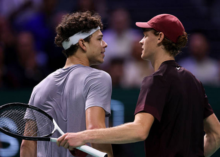 Sinner domina Ben Shelton e avança à semifinal do Masters 1000 de Paris