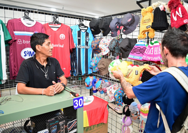 Aberto há seis meses, local, que ocupa o antigo Plaza Shopping, abriga atualmente 45 bancas com vendedores da cidade