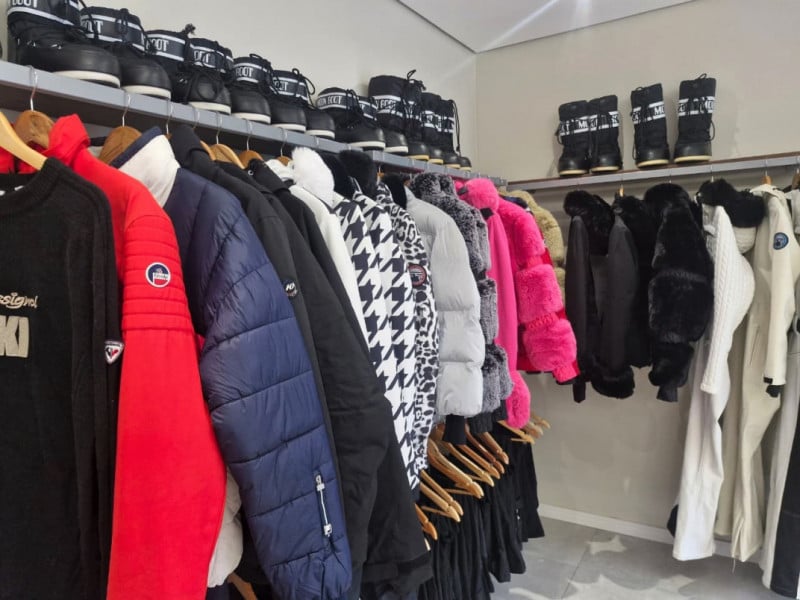Mais de 130 itens fazem parte do acervo da Snow Looks<br />Foto: J&Uacute;LIA FERNANDES/ESPECIAL/JC