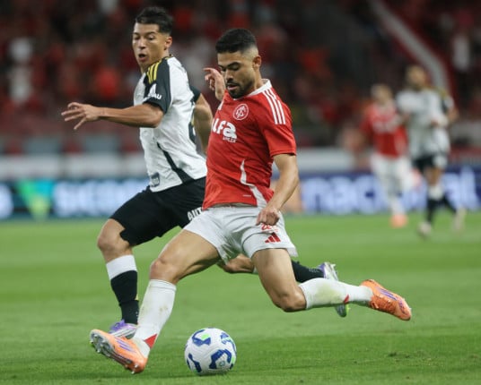 Com um a mais, Inter empata com o Galo em casa e se mantém perto do Z-4