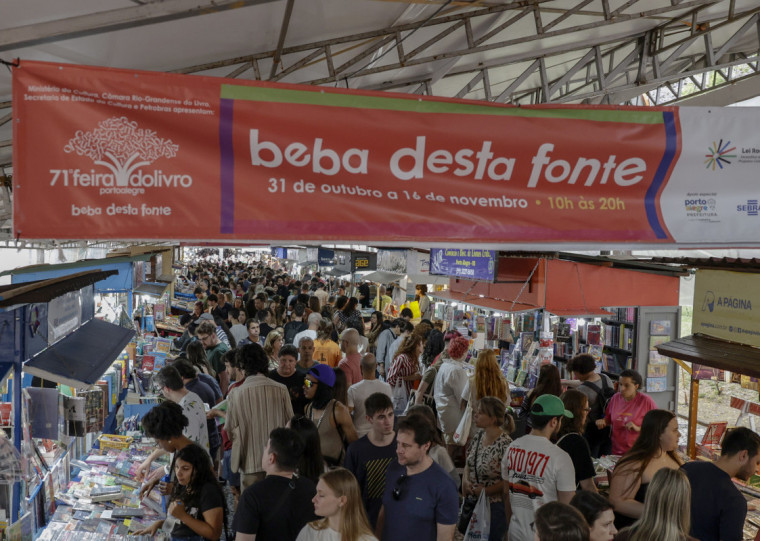 &Uacute;ltimo final de semana da Feira teve movimento intenso entre as bancas, mesmo com calor e risco de mau tempo