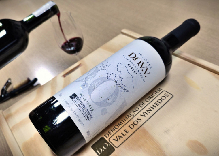 Lote com 10 mil garrafas é vendido pela própria associação