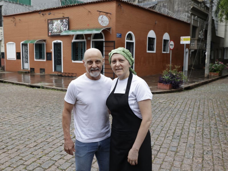 &Aacute;lvaro Giovanella e Isabel Guerra est&atilde;o &agrave; frente do POA Runner Caf&eacute;
<br />Foto: T&Acirc;NIA MEINERZ/JC