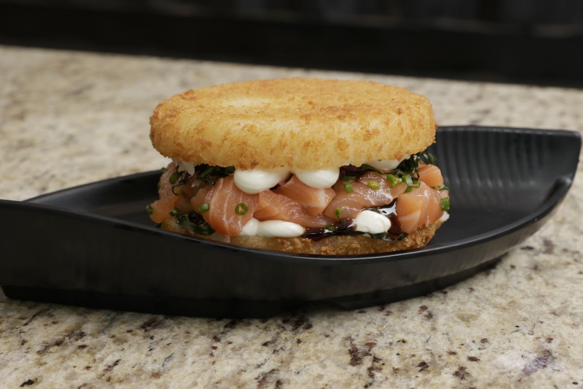O Sushi Burguer mistura dois mundos culin&aacute;rios diferentes, contando com cinco sabores diversos | T&Acirc;NIA MEINERZ/JC
