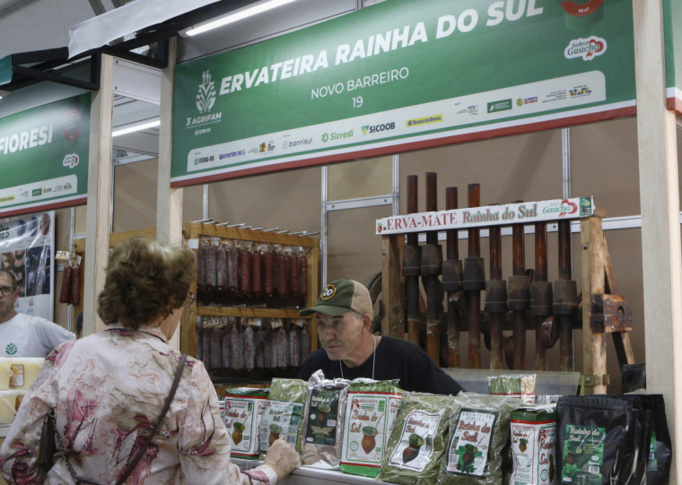 Na Ervateira Rainha do Sul, Brizola levou a máquina de 'socar' mate que virou atração 