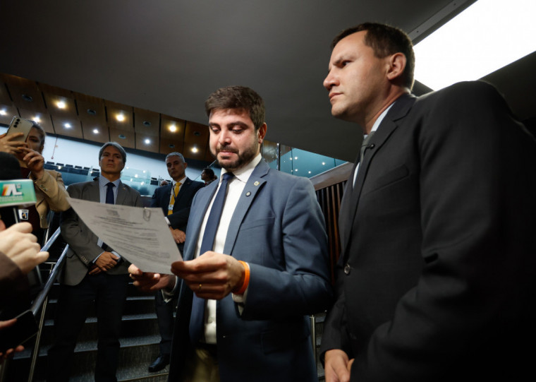 Felipe Camozzato tomou conhecimento do documento no plenário