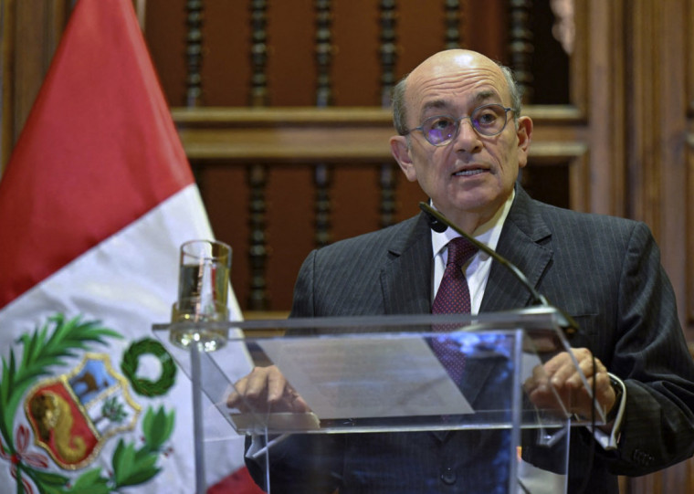 Hugo de Zela disse que a decisão mexicana de iniciar o processo de asilo constituiu um ato hostil