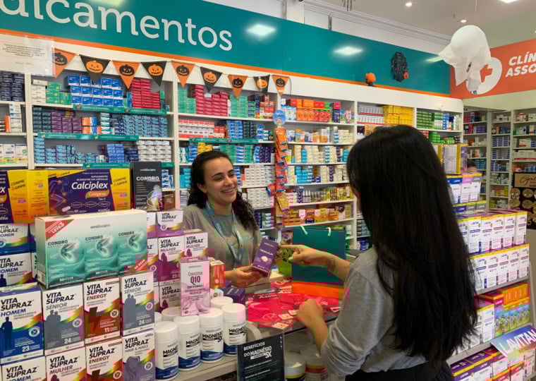 Isabella Aguiar traçou planos para sua jornada profissional graças a uma oportunidade como atendente, em uma das lojas da rede Farmácias Associadas