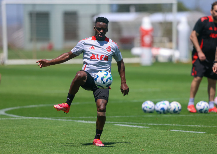 No banco há dois jogos, Carbonero pode voltar a titularidade 