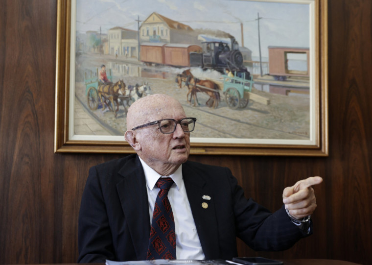 Humberto Ruga diz que o País precisa investir na educação