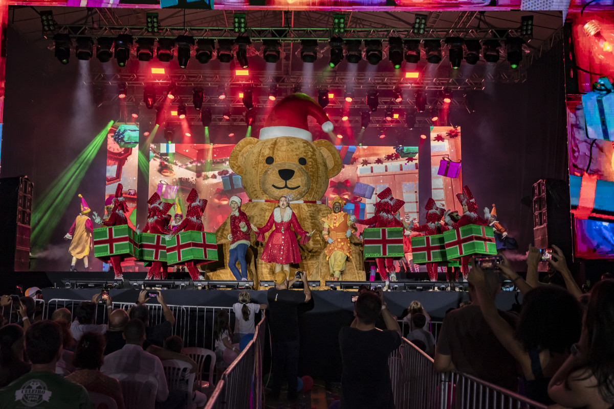Chegada do Papai Noel abre temporada de Natal do BarraShoppingSul