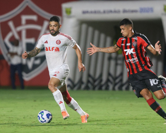 Inter perde para o Vitória e fica a três pontos da zona do rebaixamento