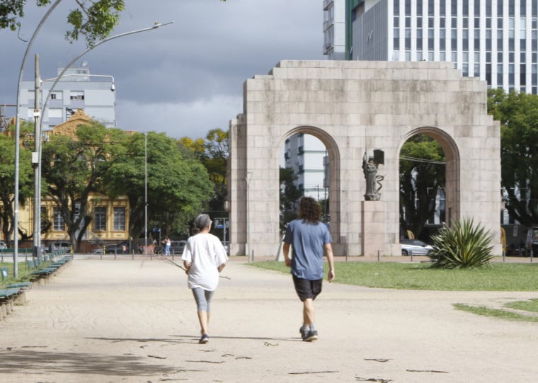 Segundo a MetSul, o calor intenso registrado neste domingo é o principal fator que aumenta a possibilidade de tempestades