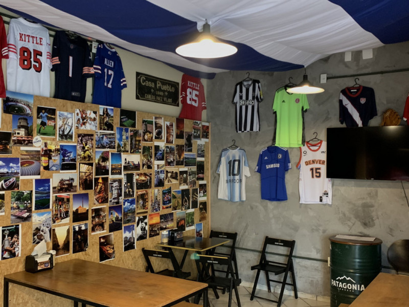 O espaço da Guapa é repleto de referências a esportes<br />Foto: Dener Pedro/Especial/JC