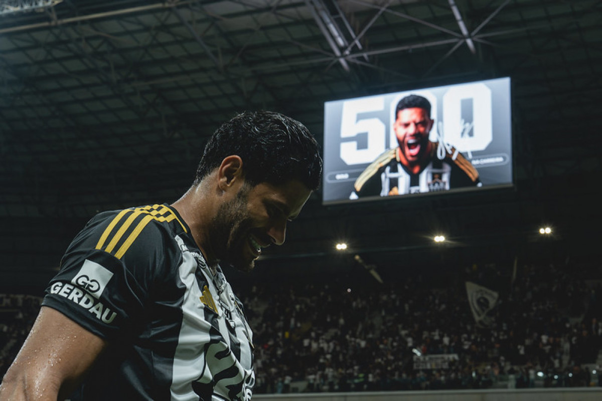Em vitória do Galo, Hulk faz gol 500 e é homenageado pela direção na Arena MRV