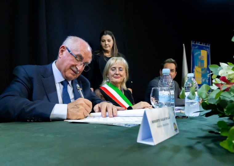 Tratado foi firmado pelo prefeito Roberto Dalle Molle e a assessora da cidade de Monselice, Elisabetta Volpito