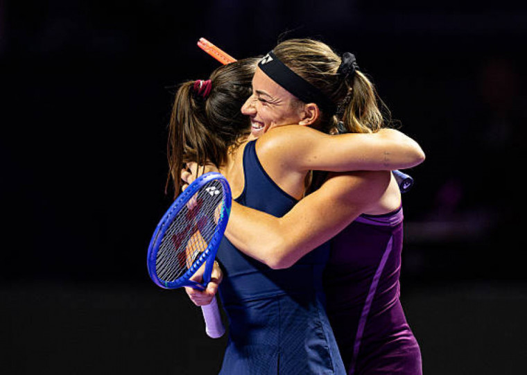 Triunfo marcante coloca a tenista brasileira entre as melhores do torneio