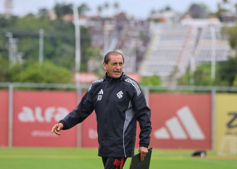 Para voltar a vencer, Díaz contará com retorno de Mercado e Carbonero