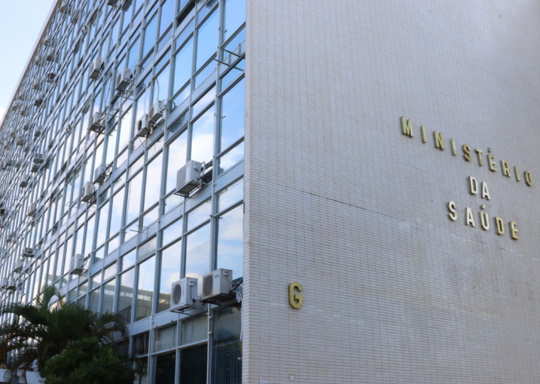 O tratamento é indicado a pacientes com metástases hepáticas não operáveis ou com alto risco cirúrgico, cujos tumores tenham tamanho de até quatro centímetros.