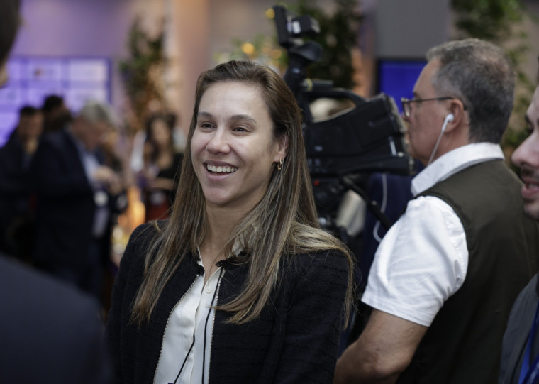 Mariana Pimentel, Diretora Institucional do Grupo Avel, criticou a atuação do governo ao discutir as dificuldades inerentes ao cenário de investimentos no Brasil
