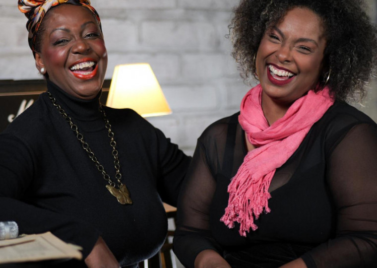 Espetáculo mistura música e reflexão para desafiar estereótipos e celebrar a liberdade artística de duas cantoras negras
