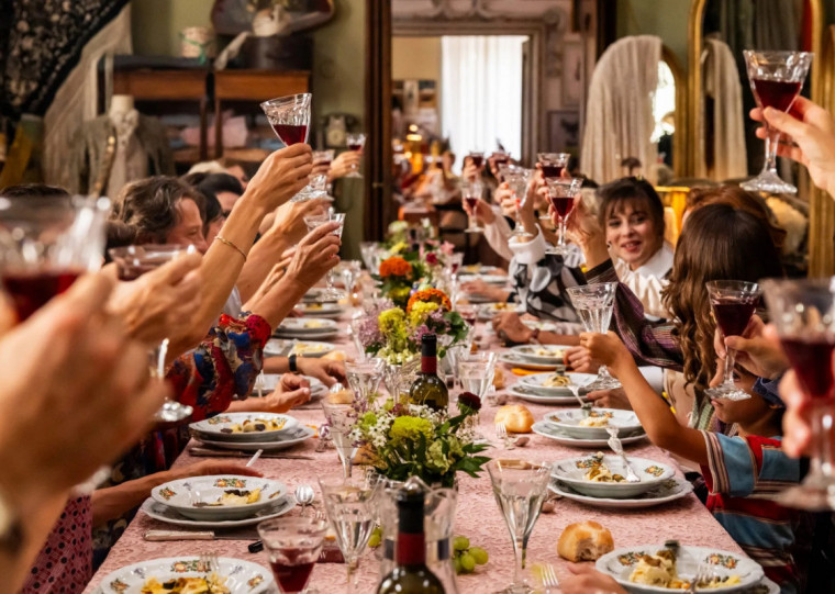 Programação gratuita reúne estreias inéditas no país e clássicos de mestres italianos, como o filme 'Diamentes', na sala da Ufrgs
