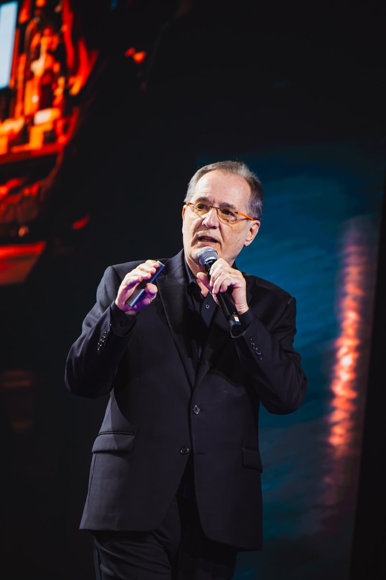 Empresário, escritor e sócio-presidente da Unimark, Walter Longo <br />Foto: Dani Andrade/RD Summit/DivulgaÃ§Ã£o/JC