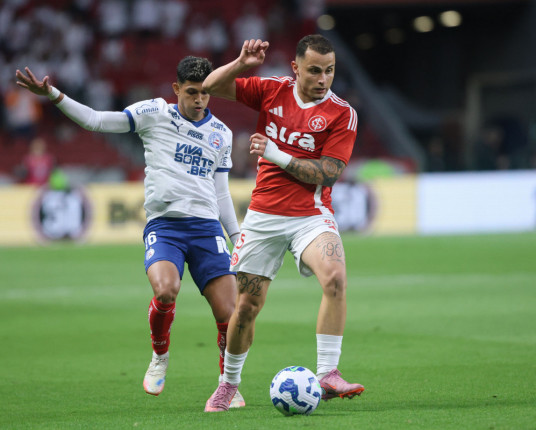 Inter cede empate ao Bahia nos acréscimos e segue pressionado na luta contra o rebaixamento