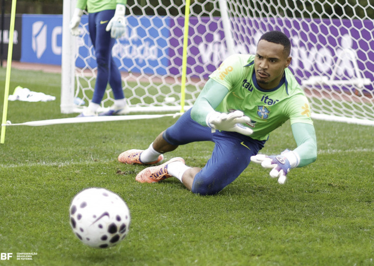 Goleiro John foi convocado para o lugar do lesioando Hugo Souza