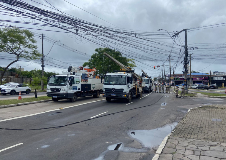 Pelo menos 200 mil clientes da CEEE Equatorial estavam sem energia na manhã deste sábado