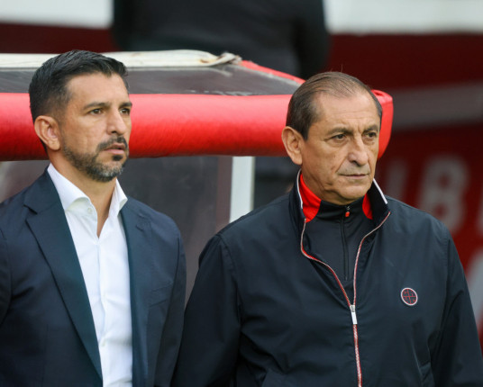 Técnico do Inter se desculpa após falar que 'futebol não é para meninas'