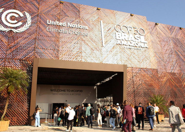 Entre as conferências marcadas, a ministra Marina Silva discute metas para combustíveis fósseis