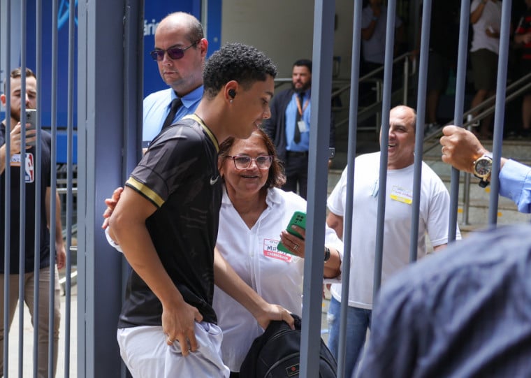 Redação exige dos participantes a produção de um texto dissertativo-argumentativo