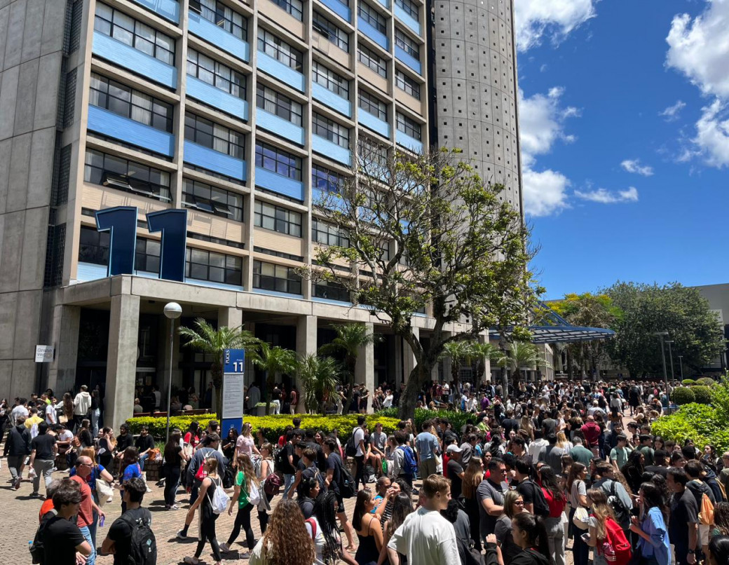 Primeiro dia do Enem registra movimento intenso na Pucrs