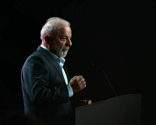 Lula sanciona lei contra descontos indevidos no INSS, mas veta devolução via orçamento
