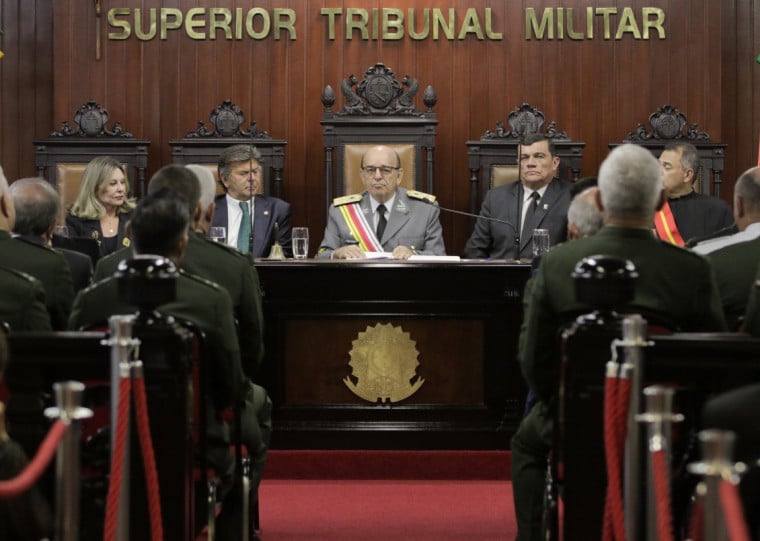 Na lista estão o general da reserva Walter Braga Netto, o almirante da reserva Almir Garnier, o general reformado Augusto Heleno e o general da reserva Paulo Sérgio Nogueira