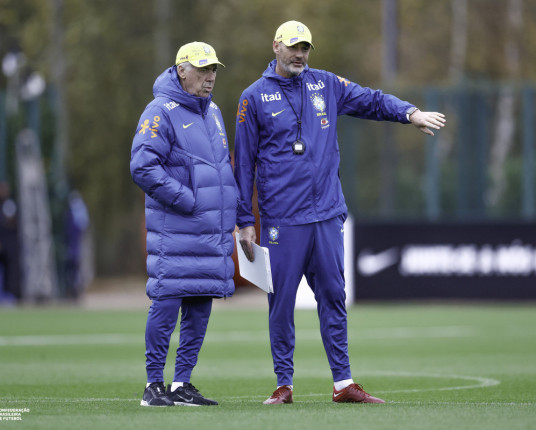 Ancelotti fecha primeiro treino com elenco completo para amistosos na Europa