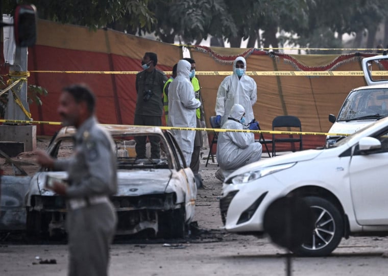 Autor do ataque detonou o explosivo do lado de fora do edifício da corte, próximo a um veículo policial