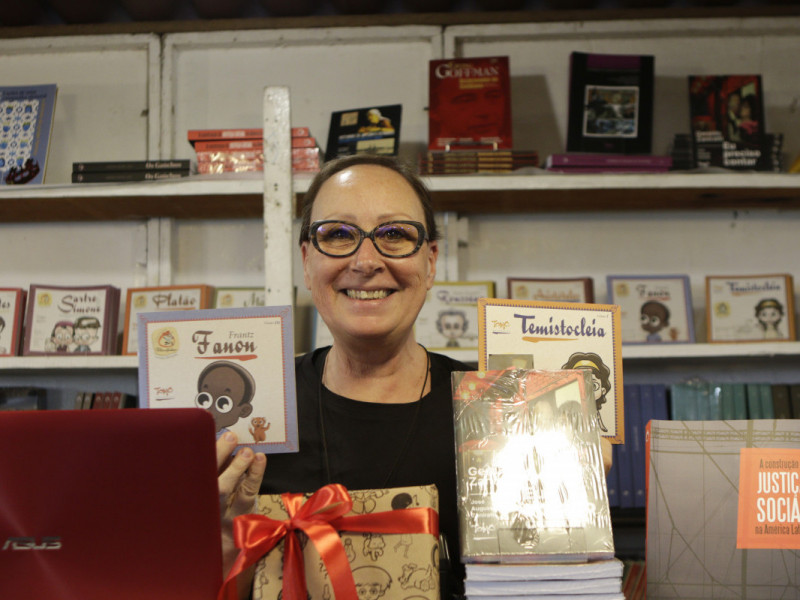 Segundo Marga Comassetto, da Tomo Editorial, o destaque da editora &eacute; a cole&ccedil;&atilde;o 'Filosofinhos', voltada para crian&ccedil;as, com os livros sobre o Fanon e a Temistocleia | FABIOLA CORREA/JC