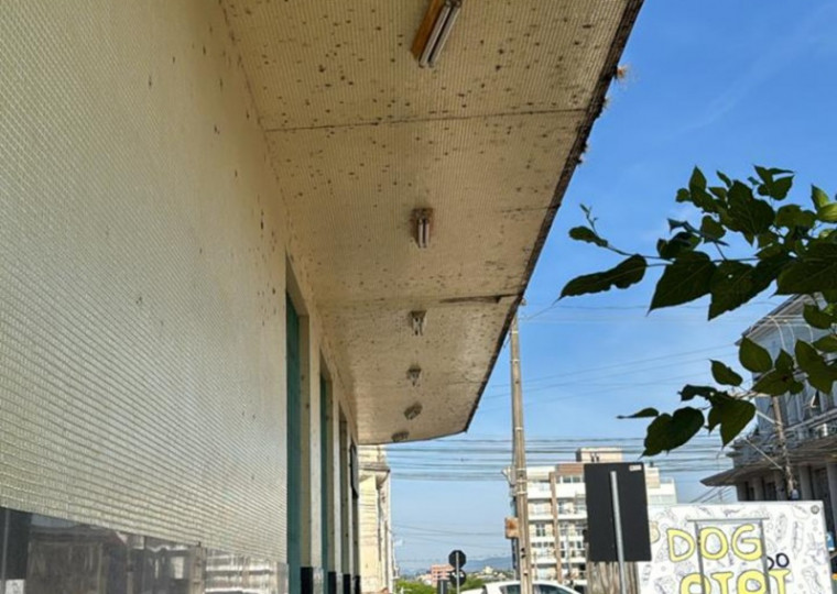 Edificação fica na esquina das ruas Osvaldo Aranha com Barão do Triunfo