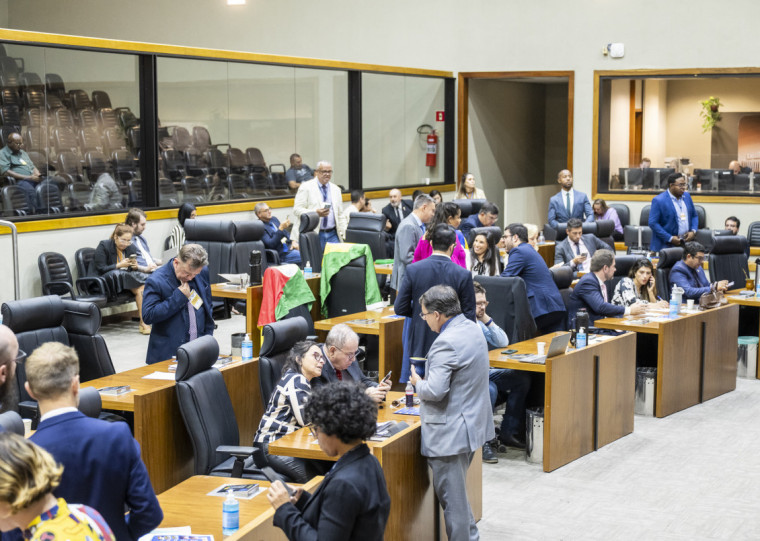 Proposta foi protocolada há menos de um mês e não cumpriU todos os ritos do Legislativo