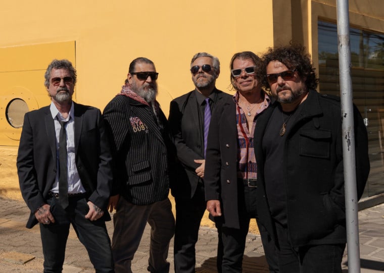 Eternos Cascavelletes reúne três ex-integrantes em show no Opinião