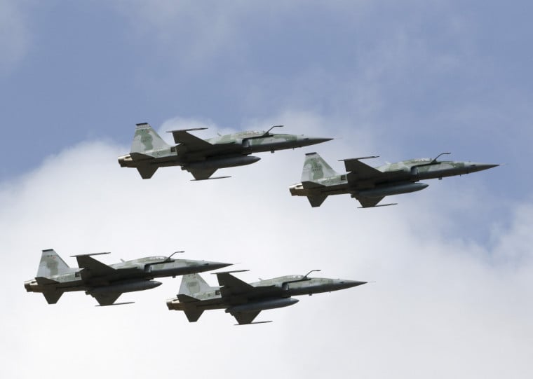 Estrondo foi semelhante ao ouvido quando aviões de caça quebram a barreira do som