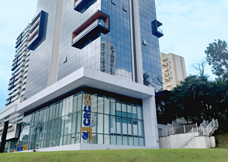 O processo é obrigatório, direto e pessoal, conforme determina o Conselho Federal de Contabilidade (CFC)