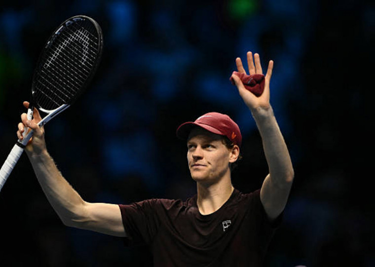 Vitória mantém Sinner na disputa pelo topo do ranking mundial