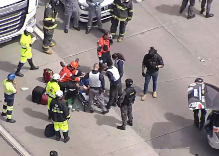 Artesp informou que as vias foram interditadas devido à "alta criticidade" da ocorrência