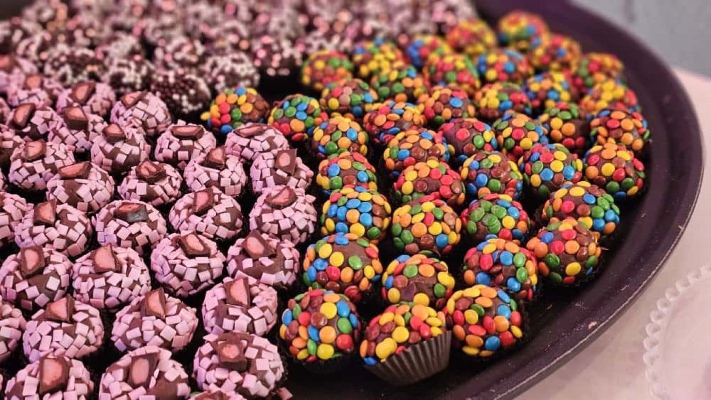 O negócio se tornou sensação nas redes sociais ao lançar o rodízio de brigadeiros, com mais de 25 sabores diferentes  | NATHAN LEMOS/JC