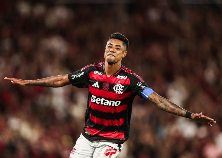 Atacante do Flamengo segue jogando após decisão judicial