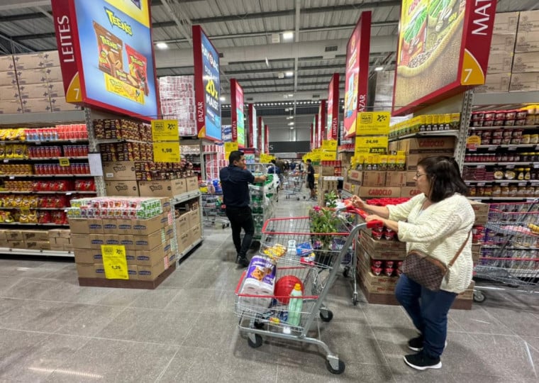 minuto varejo comércio - atacarejos - macromix - supermercado - Cachoeirinha - rancho compras - papel higiênico - consumo - consumidor - caixas operadores - fluxo 